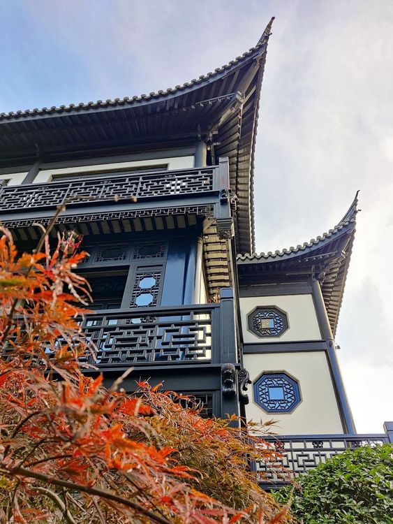Padiglione tradizionale in autunno a Shanghai